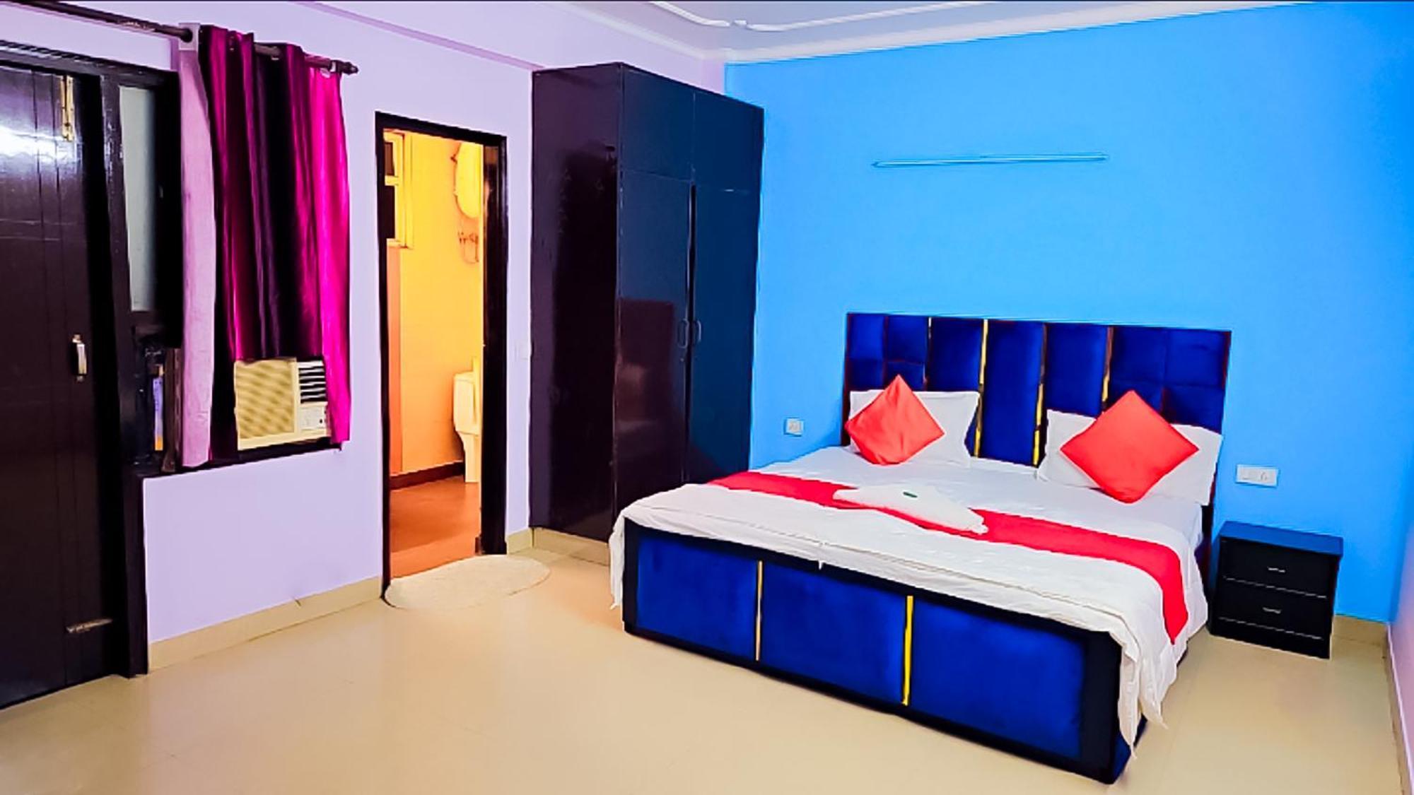 Bed & Breakfast Happy - Near Saket Metro New Delhi